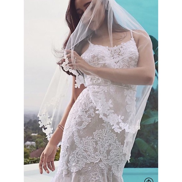 Lace mermaid wedding dress - Picture 4 of 8